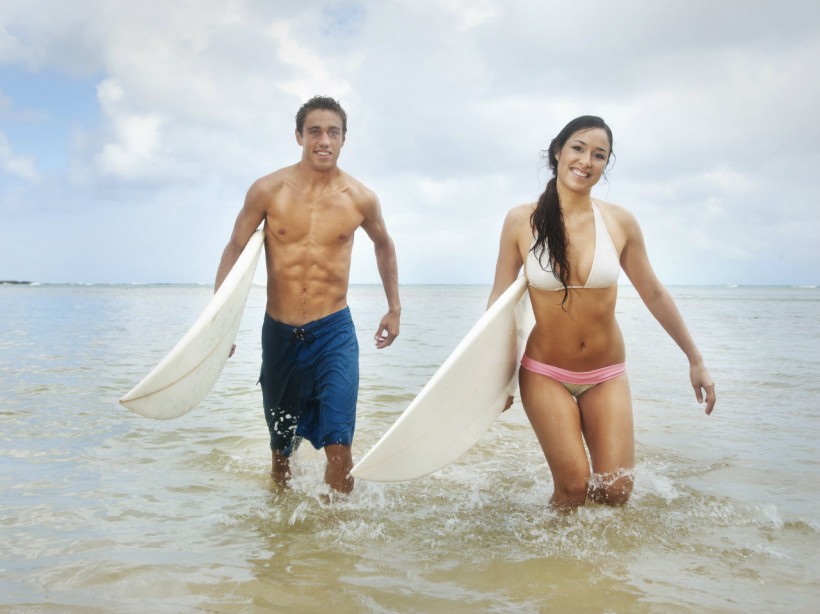 Built For The Beach Week 1 Workouts Muscle Fitness Carrying Surfboards In The Ocean