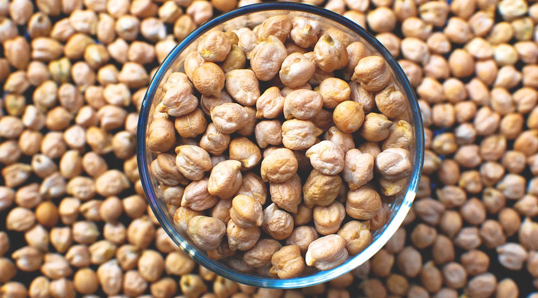 1109 Chickpeas Garbanzo GettyImages 1071386628