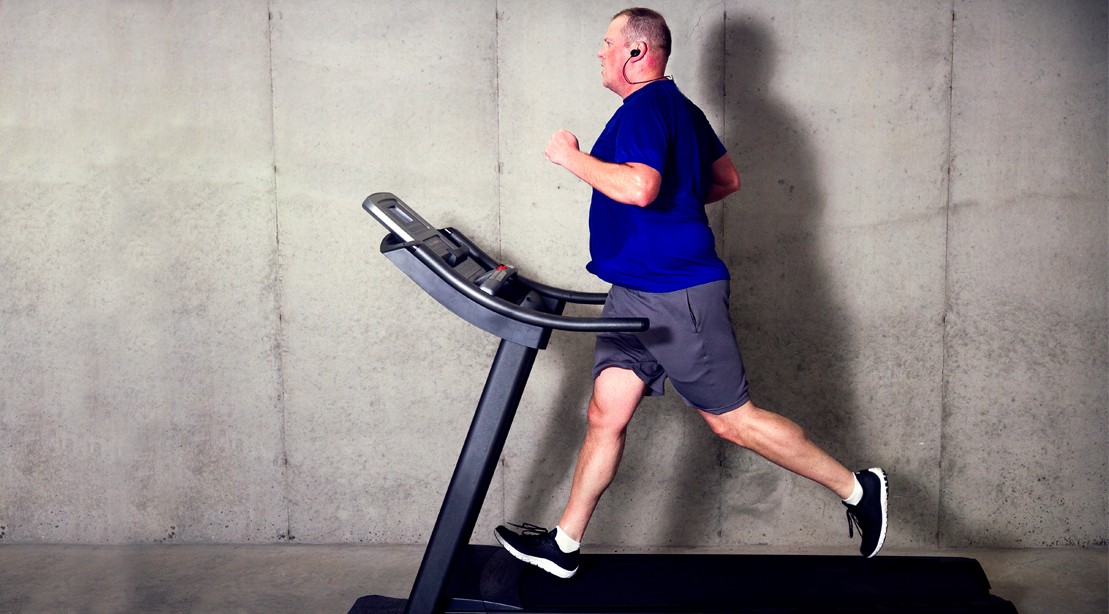 5-Fat-Loss-Myth-Overweight-Guy-Running-Treadmill