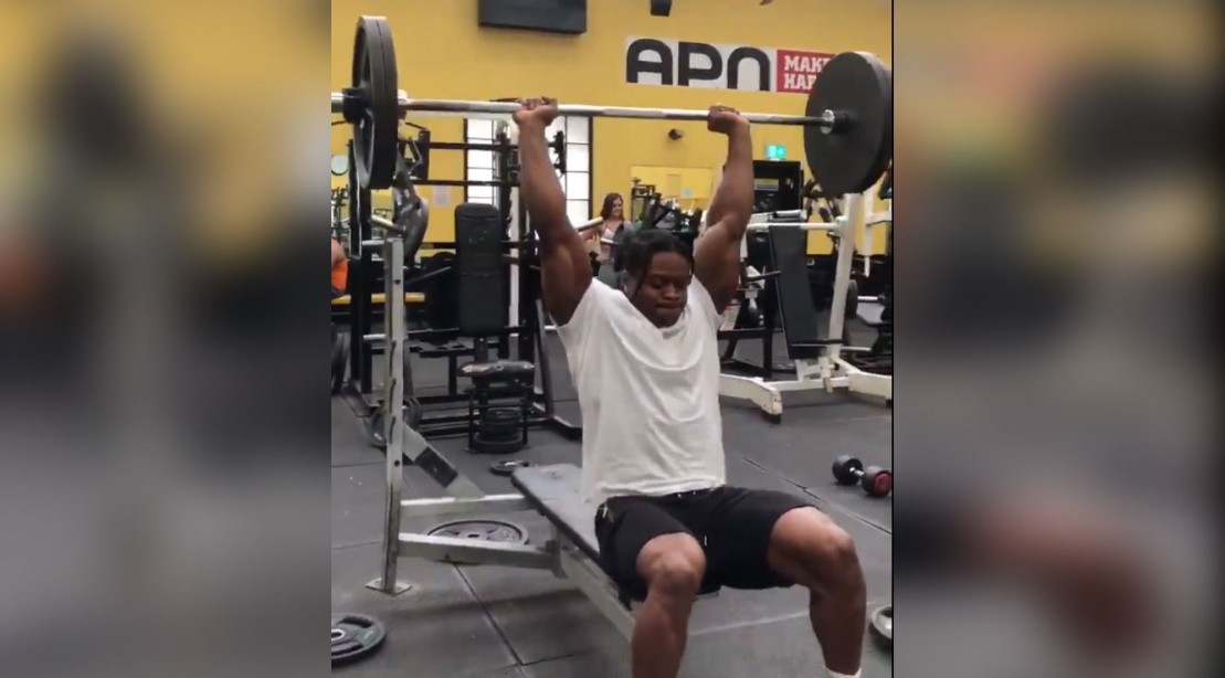 Powerlifter Supersets a Bench Press With a Sit-Up Powerlifter Supersets a Bench Press With a Sit-Up