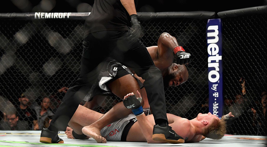Derrick Lewis finishes Alexander Volkov at UFC 229 Derrick Lewis finishes Alexander Volkov at UFC 229