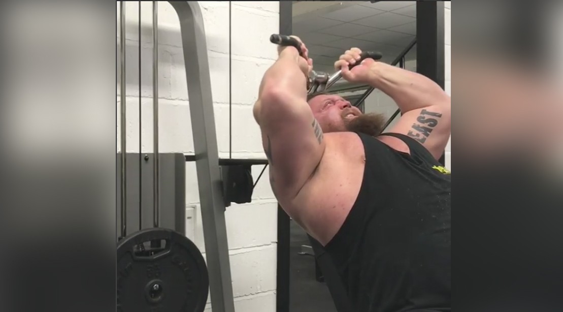 Watch World S Strongest Man Eddie Hall Crushes The Overhead