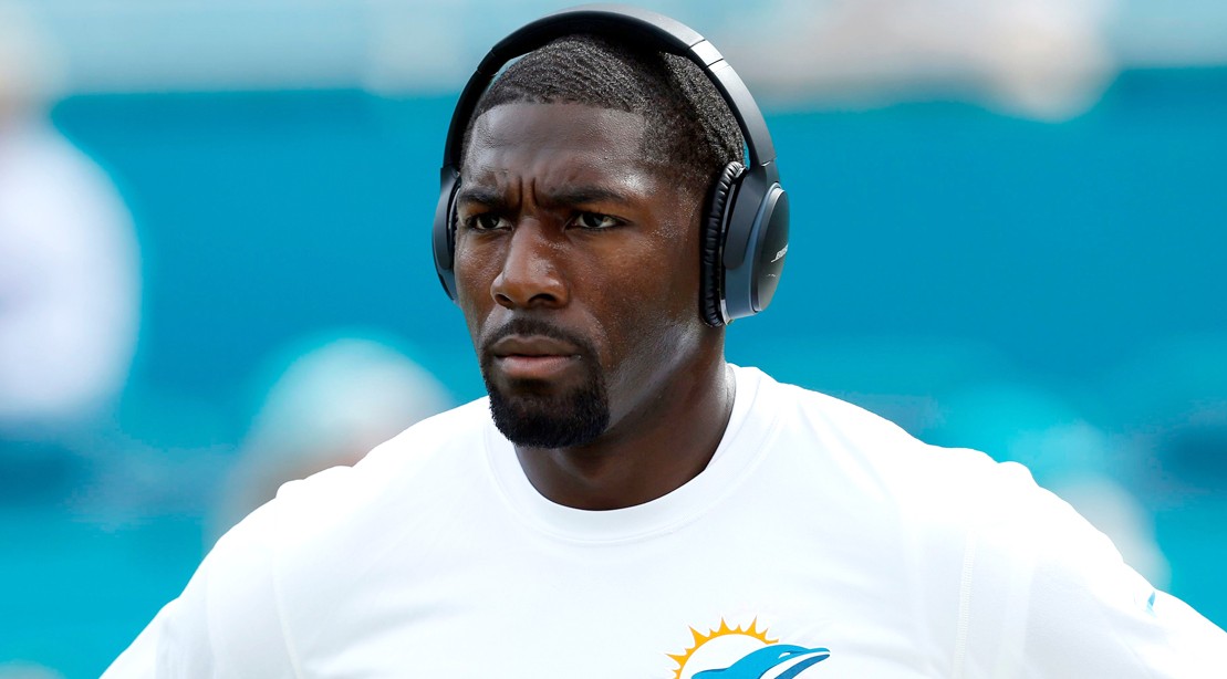 Greg-Jennings-Wide-Receiver-Miami-Dolphins-NFL-Wearing-Headphones Greg-Jennings-Wide-Receiver-Miami-Dolphins-NFL-Wearing-Headphones