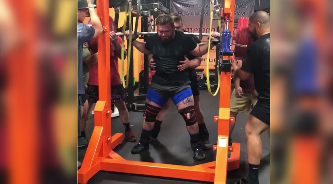 Jeremy Oleson squatting 931 pounds Jeremy Oleson squatting 931 pounds