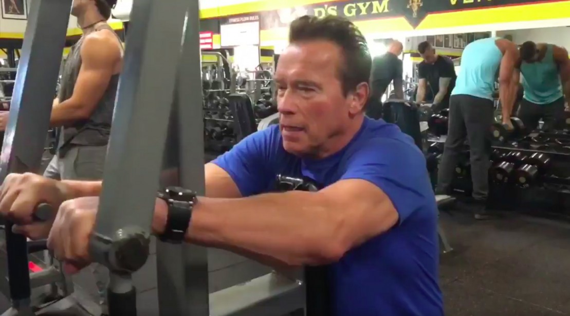 watch arnold schwarzenegger shares inspiring holiday training