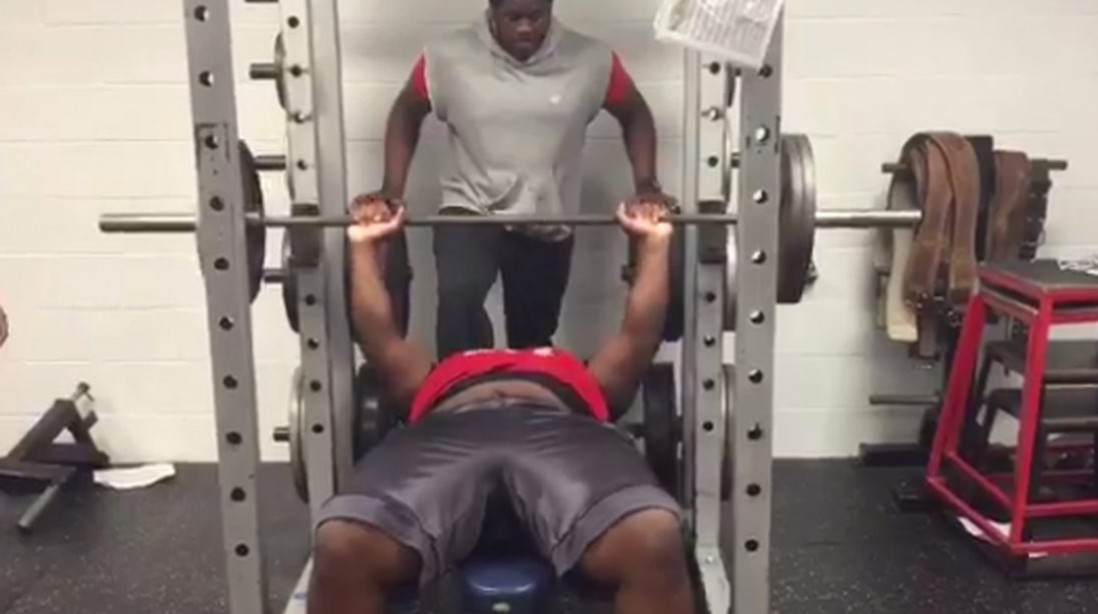 Watch 15 Year Old Football Recruit Bench Presses 225 Pounds For