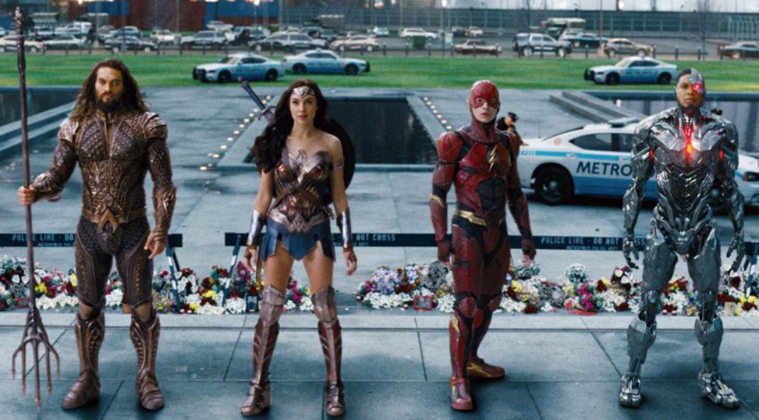 Justice League Review Jason Momoas Aquaman Shines In This Fun