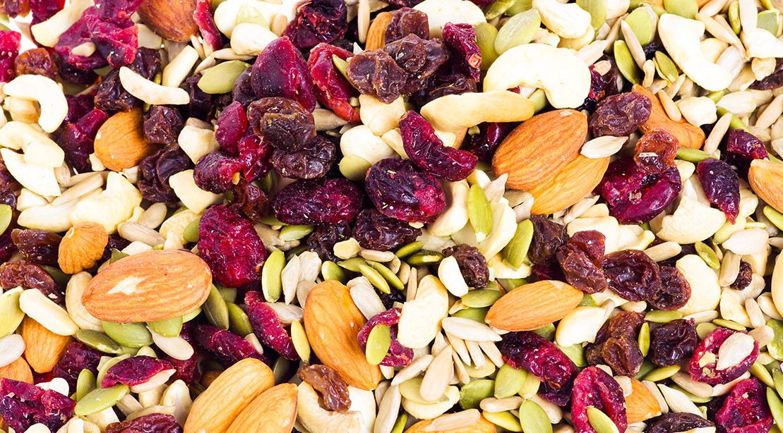 Beat Food Cravings With These 11 Healthy Snack Options for Lifters